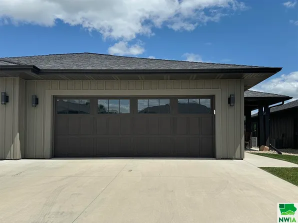 1351 13th Ave SE Unit 51, Sioux Center, IA 51250