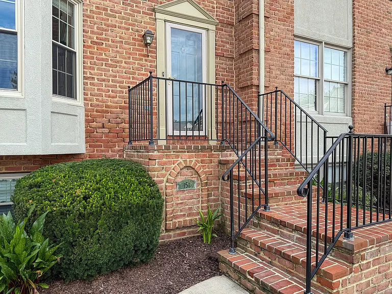 151 Cobblestone Ln — Photo 2
