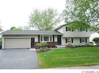 7 Oasis Ln, Gates, NY 14624