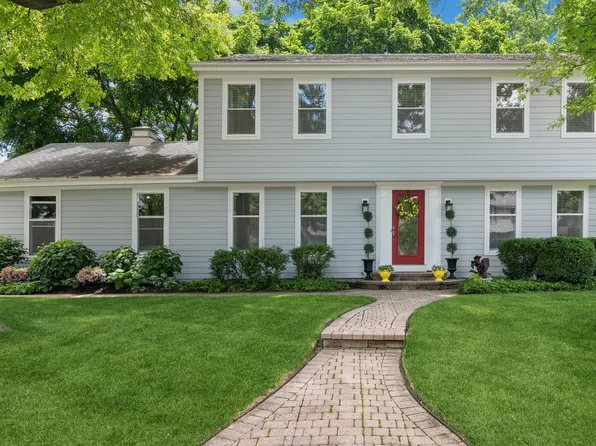 1003 Charleston Dr, St Charles, IL 60174