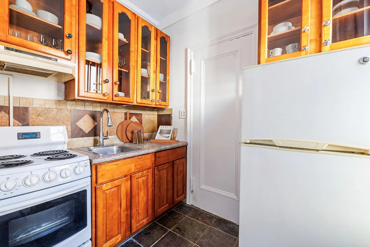 244 West 72nd Street — Photo 2