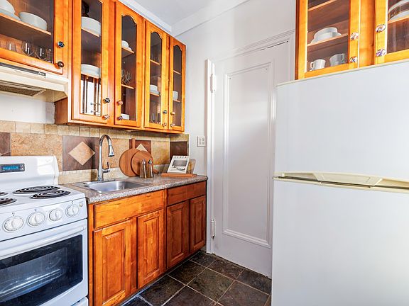 3rd image of 244 W 72nd St APT 11c