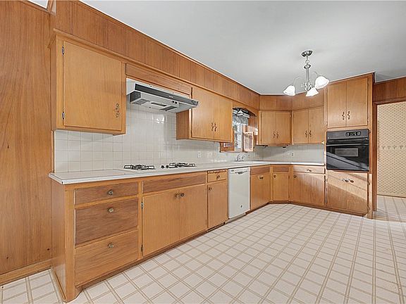 4th image of 1602 E Hope St