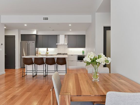 4th image of 531-533 E 2nd St #201