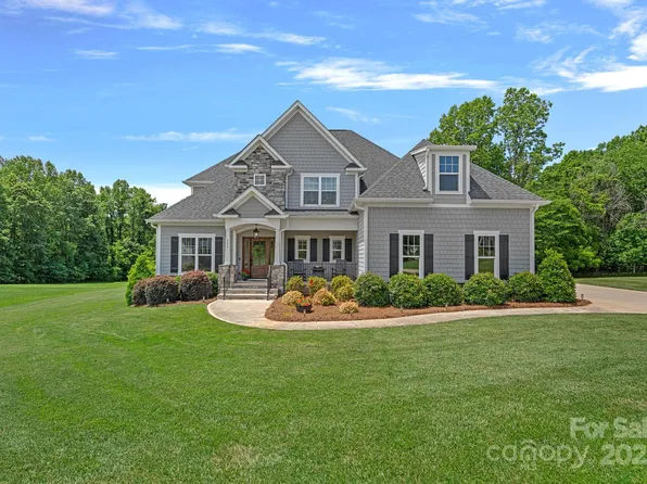 224 Hidden Meadows Dr, Mooresville, NC 28117
