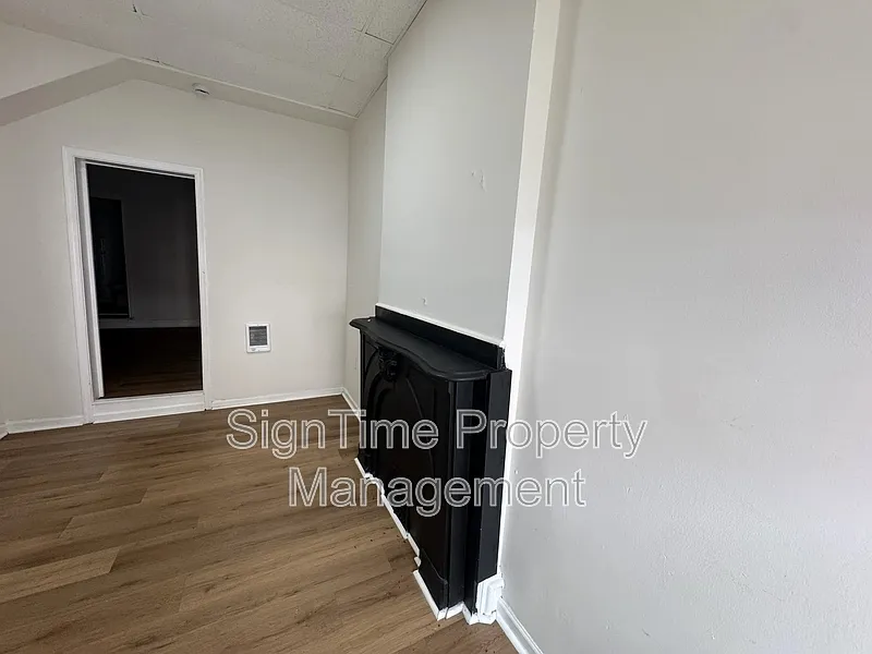 1 bed, 1.0 bath, 700 sqft, $1,095 — Photo 3