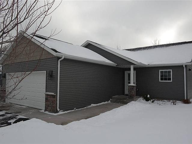 2nd image of 224 Bluffs Ridge Ct