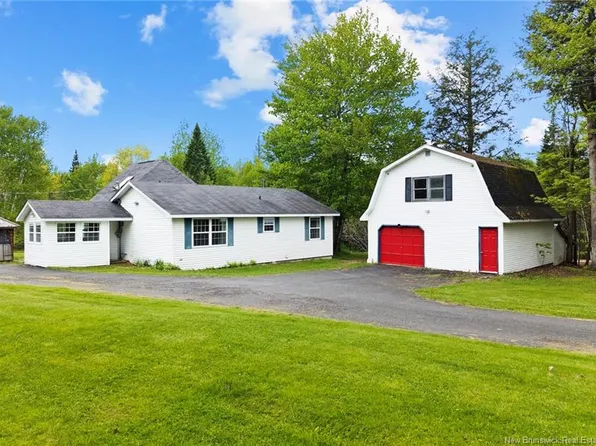 239 Smith Rd, Burton, NB E2V 3V6