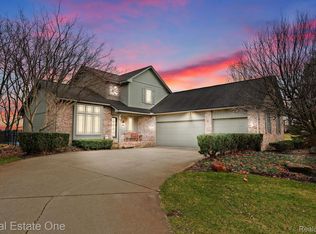 2643 Bay Vista Dr, Highland, MI 48357