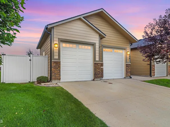 706 40th St E, Williston, ND 58801