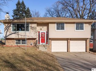 10612 M St, Omaha, NE 68127