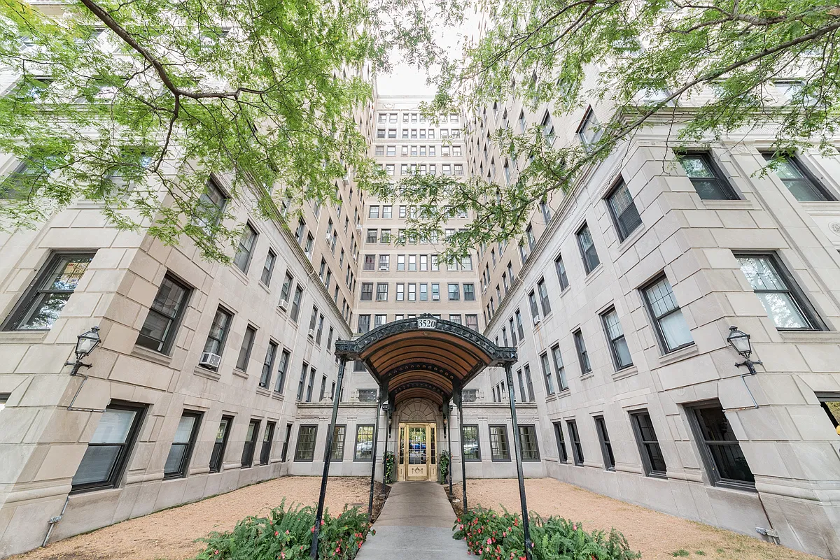 1 bed, 1.0 bath, $2,400 — Photo 1