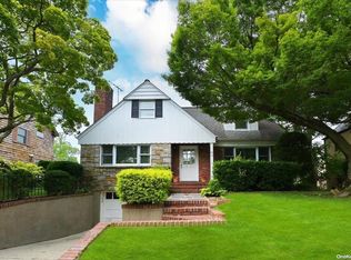 4614 245th St, Little Neck, NY 11362