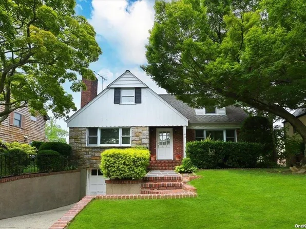 46-14 245 Street Street, Douglaston, NY 11362