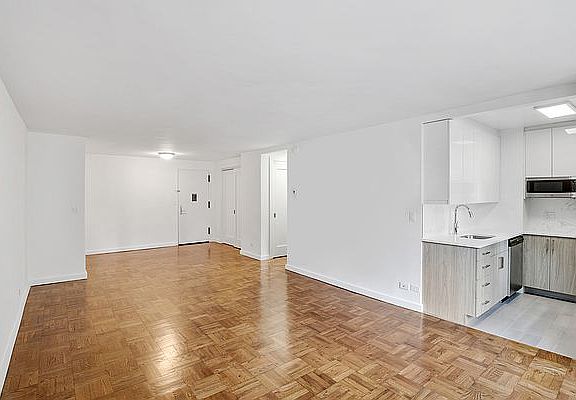 2nd image of 330 W 58th St APT 11E