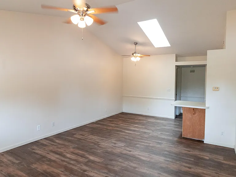 3405 E 9th St — Photo 3