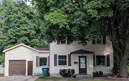672 Gunson St Photo 1