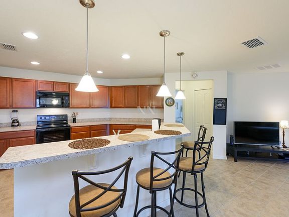 4th image of 1085 Tourmaline Dr