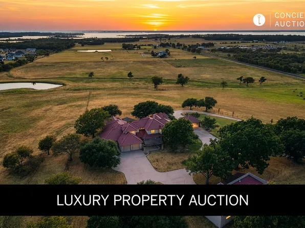 701 W Walcott St, Pilot Point, TX 76258