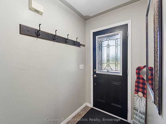 5th image of 661 Clancy Cres