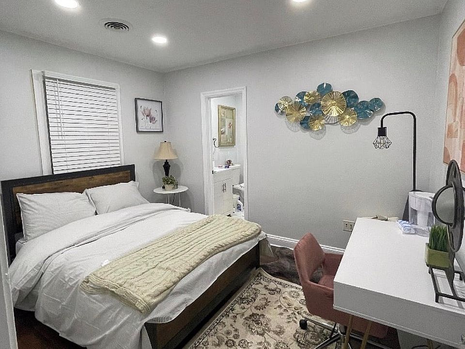 1st image of 5003 Barnaby Ln #3