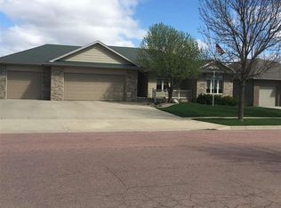 208 S Country Club Ave, Brandon, SD 57005