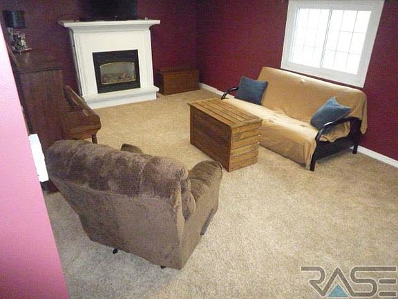 4th image of 108 W Brown St