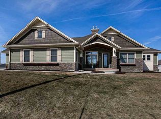 7661 Burds Rd, Peosta, IA 52068