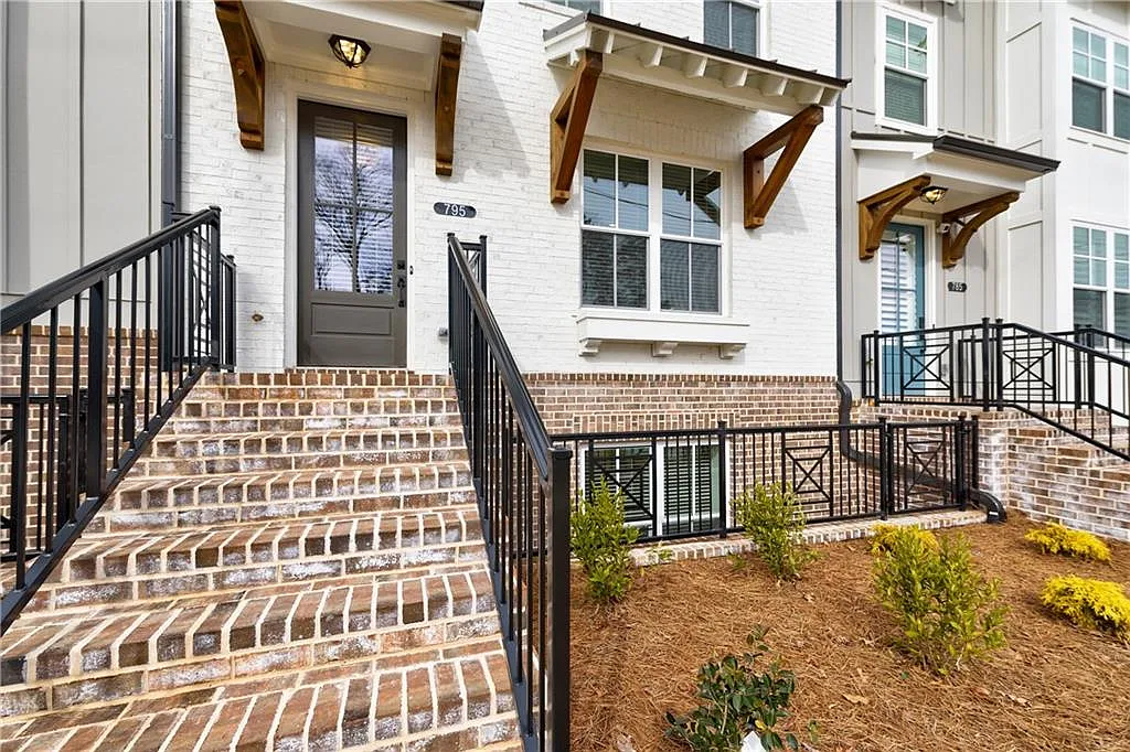 3 bed, 3.5 bath, 2249 sqft, $3,100 — Photo 1
