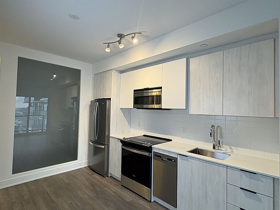 2nd image of 1350 Ellesmere Rd #602