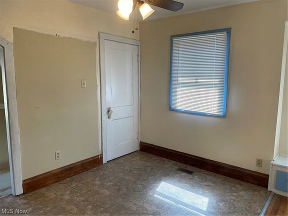 5th image of 1371 E 219th St