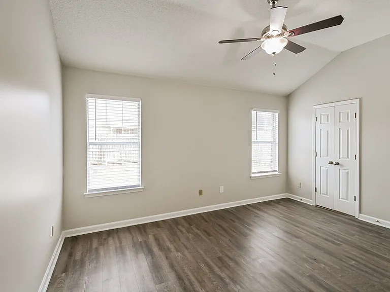 8262 Regal Bend Dr — Photo 10