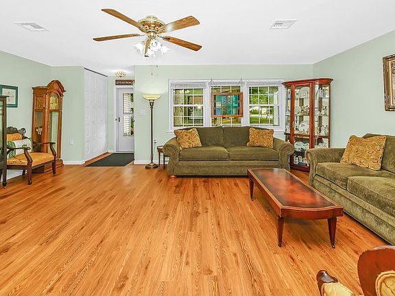5th image of 330 Brownfield Drive