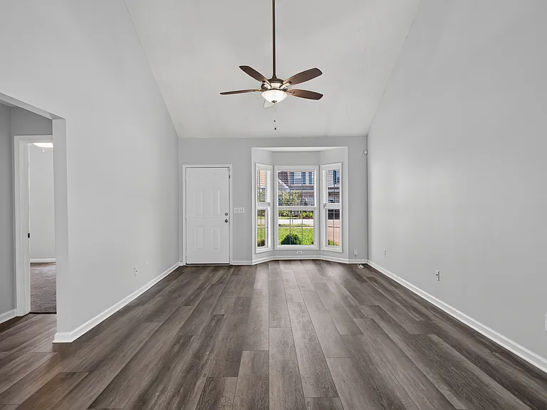 113 Westchester Dr — Photo 7