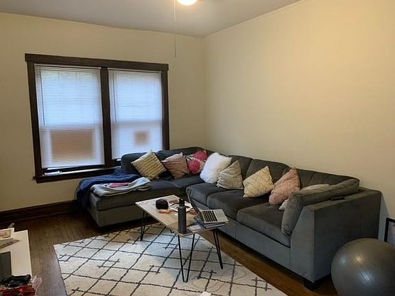 4th image of 1518 W Berteau Ave #1