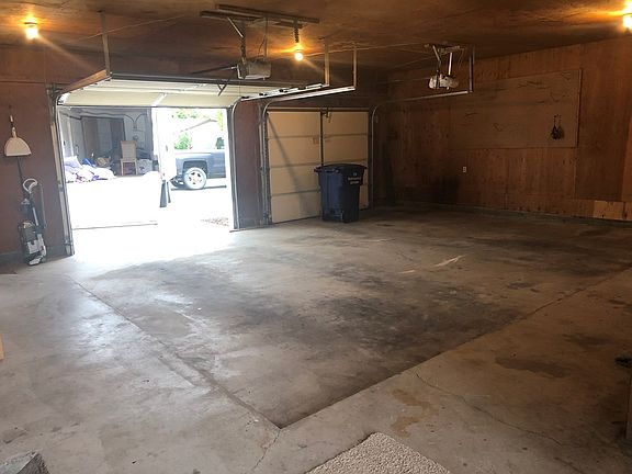 4th image of 173 S Teton Ave