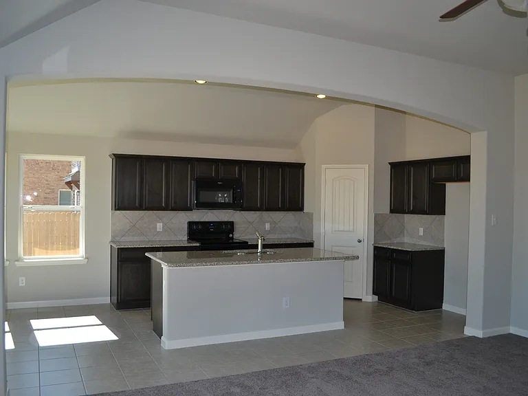 5090 Royal Springs Dr — Photo 4