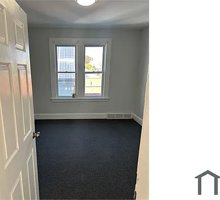 3 bed, 1295 sqft, $2,550 — Photo 4