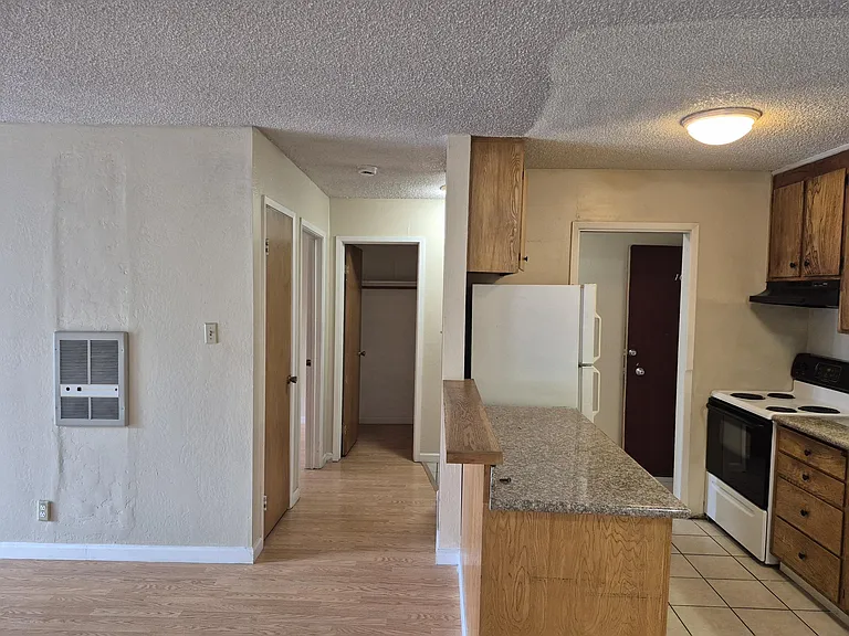 Lester Ave — Photo 12