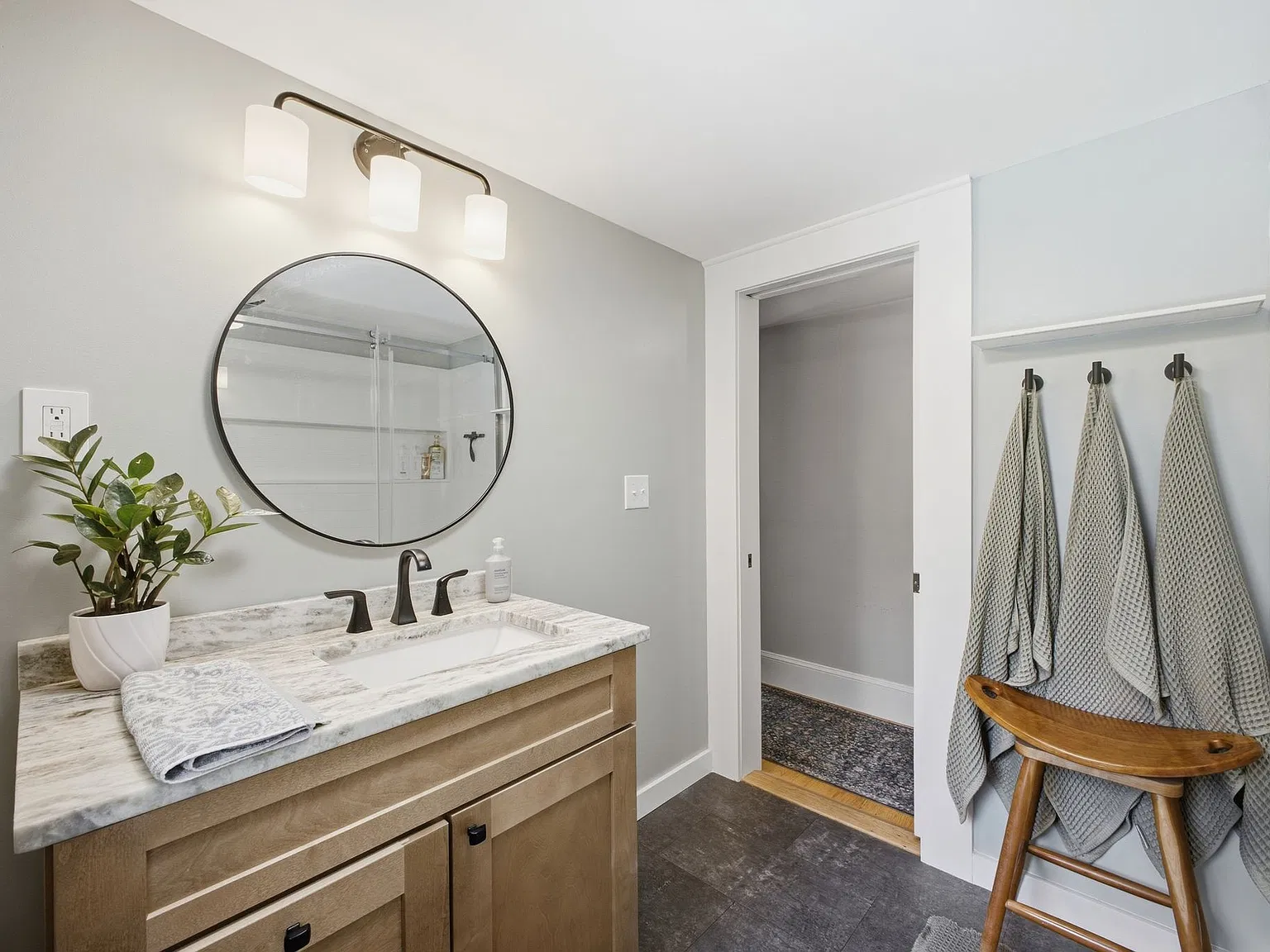 4 bed, 1.5 bath, 1354 sqft, $4,200 — Photo 4