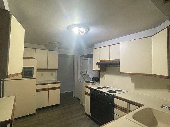 3rd image of 17531 Parker Dr