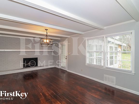 3rd image of 1967 Tanglewood Dr