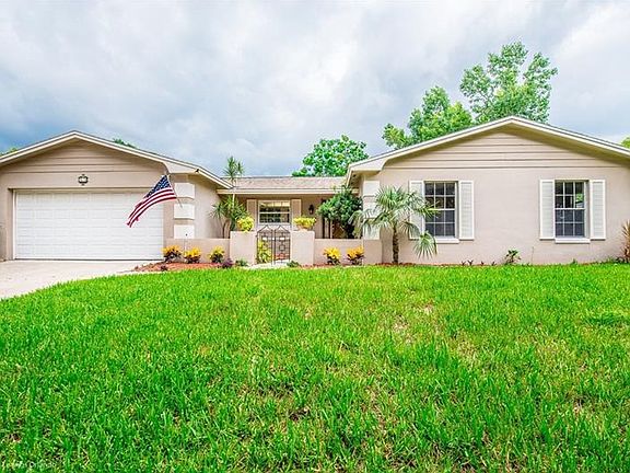 2nd image of 25 Carriage Hill Cir