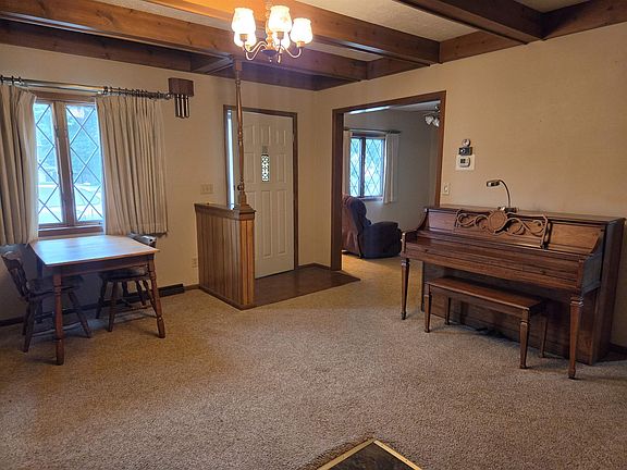 3rd image of 302 Maple Ave