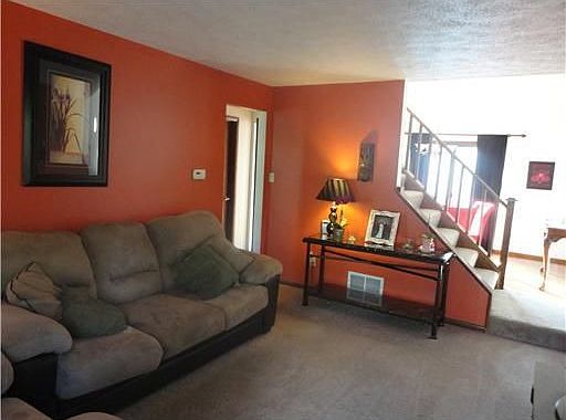 2nd image of 1043 Delfield Dr
