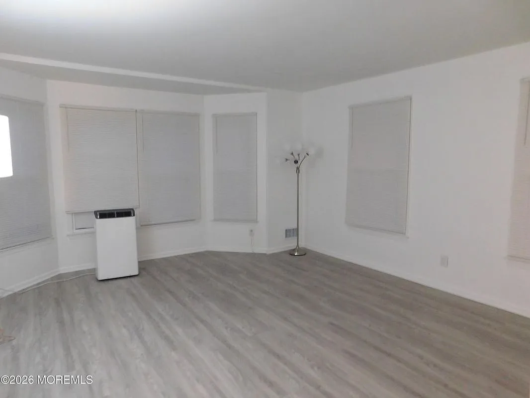 2 bed, 1.0 bath, 700 sqft, $2,200 — Photo 1