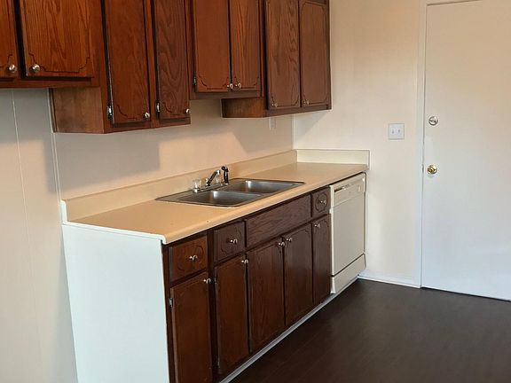 Apartment comes with dishwasher!!