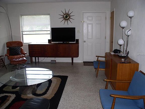 4th image of 4008 Bradley Ave