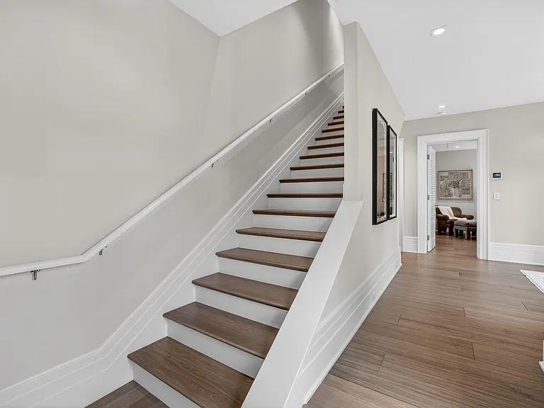 400 Mola Ave — Photo 72