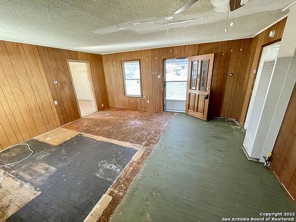 3rd image of 226 Cravens Ave